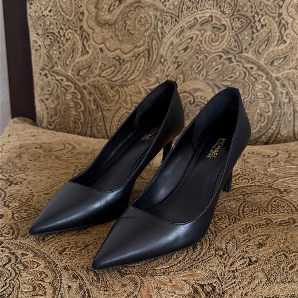 Michael Kors Alina Pumps